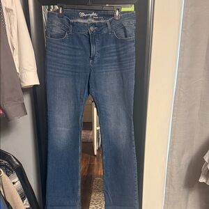 Wrangler Women’s Classic Indigo Straight Jeans